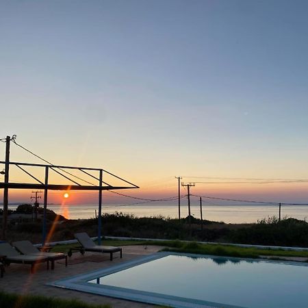 Cristelia Seafront & Pool Villa Lakhania Exteriör bild