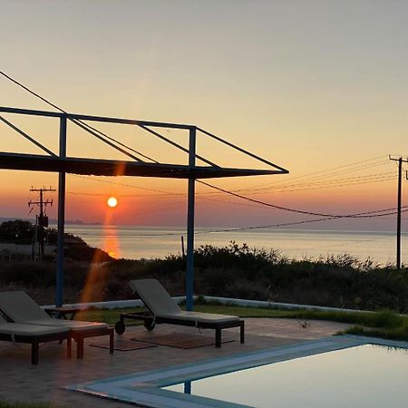 Cristelia Seafront & Pool Villa Lakhania Exteriör bild