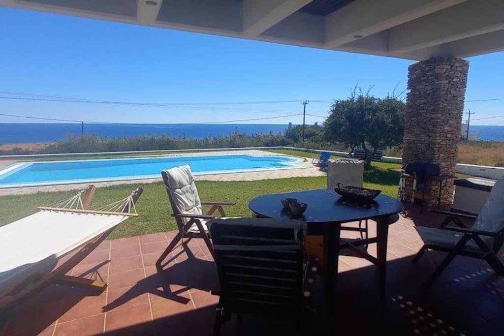 Cristelia Seafront & Pool Villa Lakhania Exteriör bild