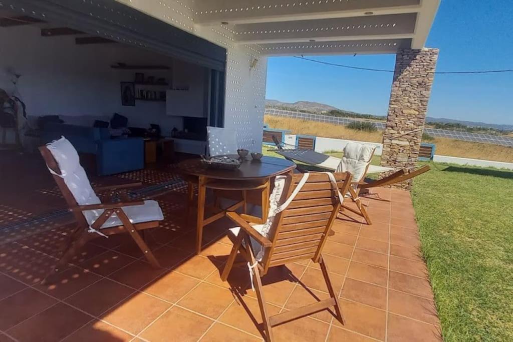 Cristelia Seafront & Pool Villa Lakhania Exteriör bild